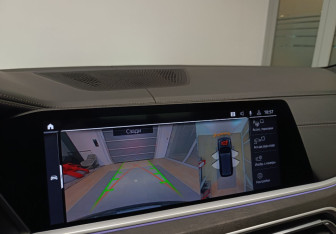 Подержанный автомобиль BMW X7 2021 года (25 фото)