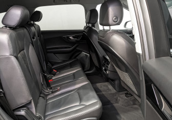 Подержанный автомобиль Audi Q7 2016 года (17 фото)