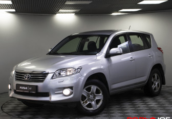 Подержанный автомобиль Toyota RAV4 2011 года (21 фото)