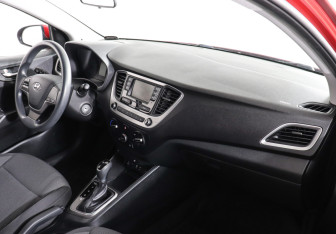 Подержанный автомобиль Hyundai Solaris Sedan 2017 года (10 фото)