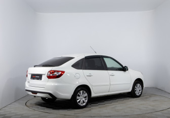 Подержанный автомобиль LADA (ВАЗ) Granta Liftback 2020 года (5 фото)