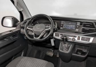 Подержанный автомобиль Volkswagen Multivan 2021 года (28 фото)