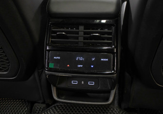 Подержанный автомобиль Geely Monjaro 2023 года (24 фото)