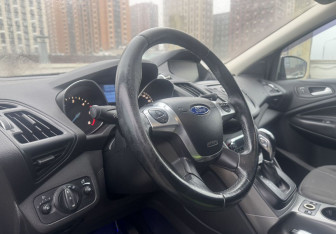 Подержанный автомобиль Ford Kuga 2014 года (10 фото)