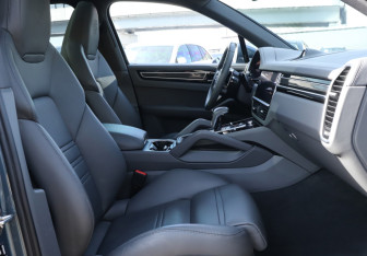 Подержанный автомобиль Porsche Cayenne 2019 года (14 фото)