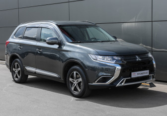 Подержанный автомобиль Mitsubishi Outlander 2021 года (3 фото)