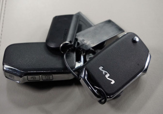 Подержанный автомобиль Kia Carnival 2021 года (19 фото)