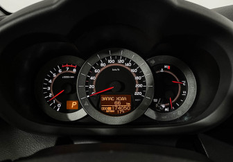 Подержанный автомобиль Toyota RAV4 2011 года (11 фото)