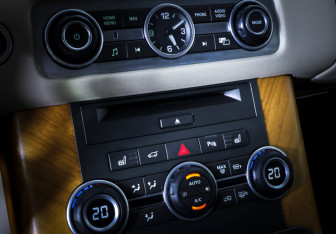 Подержанный автомобиль Land Rover Range Rover Sport 2011 года (18 фото)