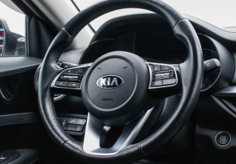 Подержанный автомобиль Kia Cerato Sedan 2019 года (15 фото)