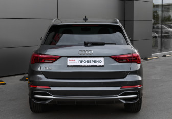 Подержанный автомобиль Audi Q3 2021 года (6 фото)