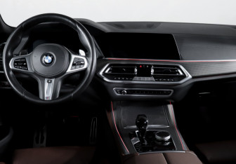 Подержанный автомобиль BMW X5 2021 года (12 фото)
