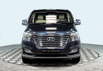 Подержанный автомобиль Hyundai Grand Starex 2018 года (2 фото)