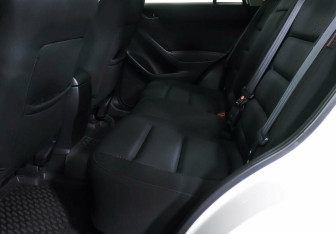 Подержанный автомобиль Mazda CX-5 2014 года (15 фото)