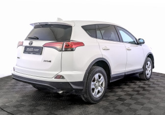 Подержанный автомобиль Toyota RAV4 2019 года (5 фото)