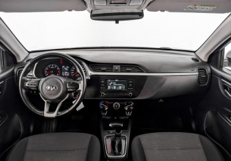 Подержанный автомобиль Kia Rio Hatchback 2021 года (14 фото)