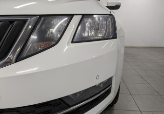Подержанный автомобиль Skoda Octavia Liftback 2019 года (16 фото)