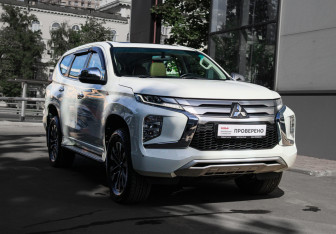 Подержанный автомобиль Mitsubishi Montero Sport 2022 года (3 фото)