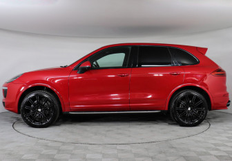 Подержанный автомобиль Porsche Cayenne 2015 года (8 фото)