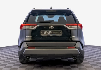 Подержанный автомобиль Toyota RAV4 2020 года (6 фото)