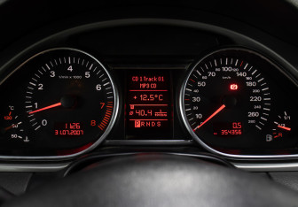 Подержанный автомобиль Audi Q7 2007 года (13 фото)