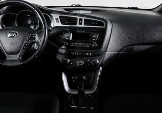 Подержанный автомобиль Kia Ceed Wagon 2013 года (13 фото)