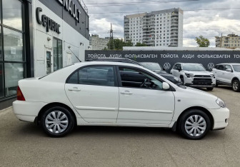Подержанный автомобиль Toyota Corolla Sedan 2006 года (4 фото)