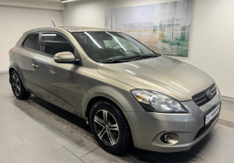 Подержанный автомобиль Kia Ceed Hatchback 2010 года (3 фото)