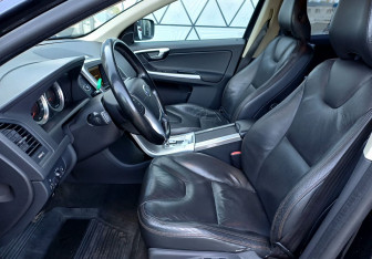 Подержанный автомобиль Volvo XC60 2011 года (22 фото)