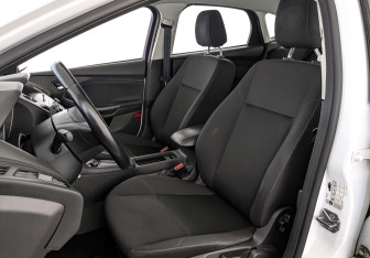 Подержанный автомобиль Ford Focus Hatchback 2017 года (20 фото)