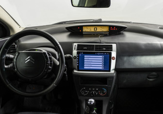 Подержанный автомобиль Citroen C4 Hatchback 2009 года (12 фото)