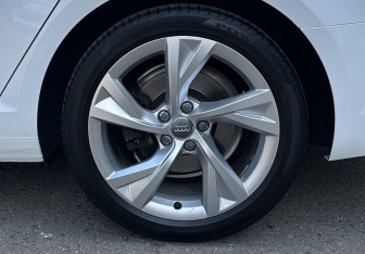 Подержанный автомобиль Audi A4 Sedan 2019 года (16 фото)