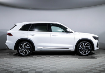 Подержанный автомобиль Geely Monjaro 2024 года (4 фото)