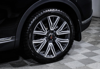 Подержанный автомобиль Hongqi HS5 2024 года (15 фото)