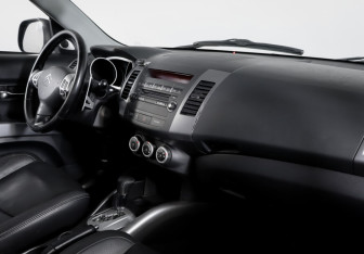 Подержанный автомобиль Citroen C-Crosser 2008 года (9 фото)