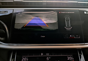 Подержанный автомобиль Audi Q8 2021 года (26 фото)