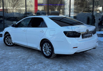 Подержанный автомобиль Toyota Camry Sedan 2012 года (6 фото)