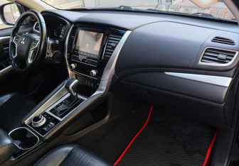 Подержанный автомобиль Mitsubishi Montero Sport 2022 года (7 фото)