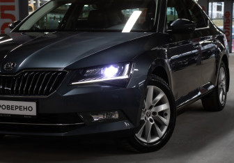 Подержанный автомобиль Skoda Superb Liftback 2019 года (23 фото)