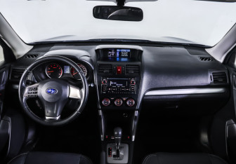 Подержанный автомобиль Subaru Forester Suv 2013 года (17 фото)