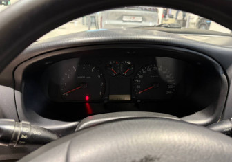 Подержанный автомобиль Hyundai Sonata 2004 года (9 фото)