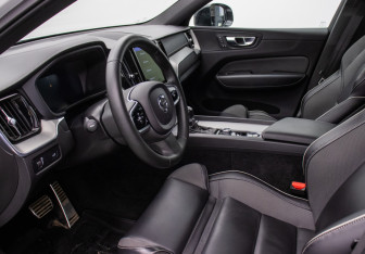 Подержанный автомобиль Volvo XC60 2020 года (10 фото)