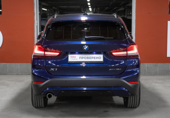 Подержанный автомобиль BMW X1 2020 года (6 фото)