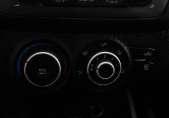 Подержанный автомобиль Kia Rio Hatchback 2012 года (16 фото)