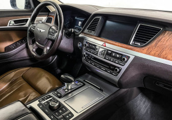 Подержанный автомобиль Genesis G80 2017 года (9 фото)