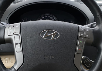 Подержанный автомобиль Hyundai H-1 2016 года (18 фото)