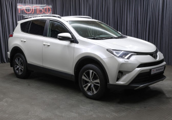 Подержанный автомобиль Toyota RAV4 2017 года (3 фото)