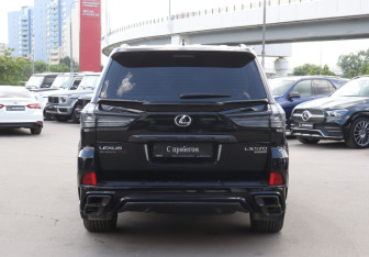 Подержанный автомобиль Lexus LX 2019 года (6 фото)