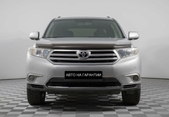 Подержанный автомобиль Toyota Highlander 2012 года (2 фото)