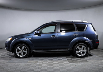 Подержанный автомобиль Mitsubishi Outlander 2008 года (8 фото)